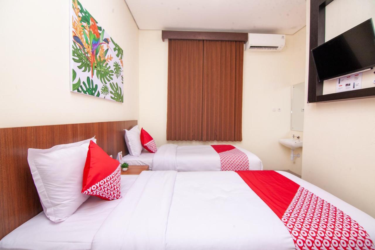 Oyo 2816 Privato Suite Kembaran Exterior photo