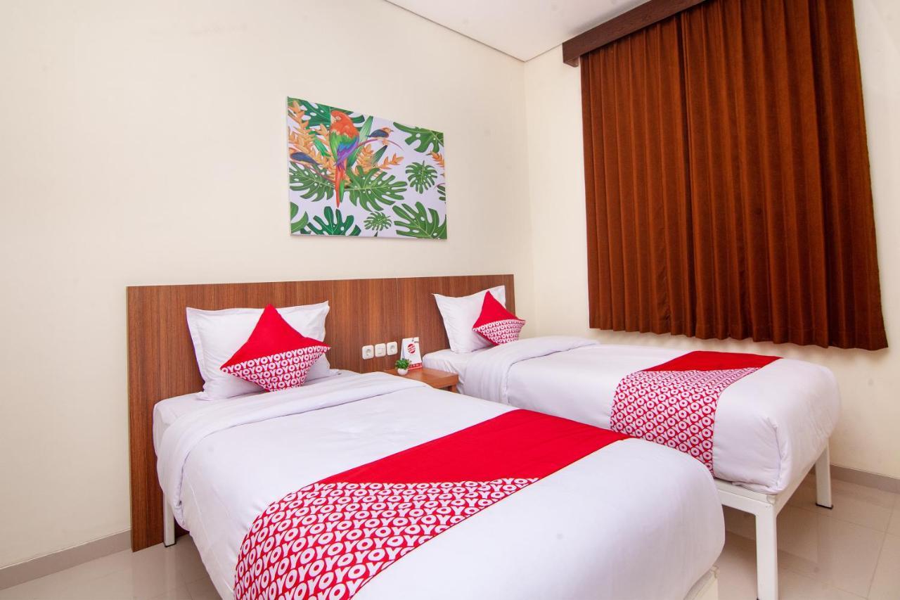 Oyo 2816 Privato Suite Kembaran Exterior photo